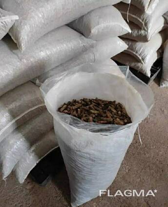 Fuel wood pellets in granules. Пеллеты топливные деревянные в гранулах