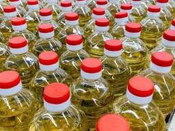 Golden sunflower oil with balanced fatty acids ideal for health focused cooking and nutrit
